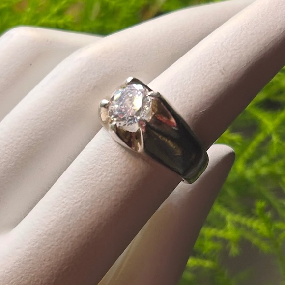 Vintage Jewelry - Vintage Zirconia Diamond - Men’s or Women Sterling Silver Ring